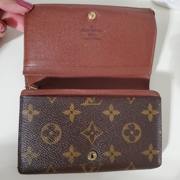 LOUIS VUITTON MONOGRAM WALLET - Picture 7 of 16